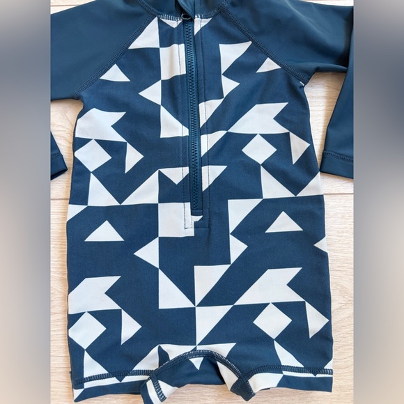 Tea Collection Rash Guard Swimsuit - Picture 2 of 4